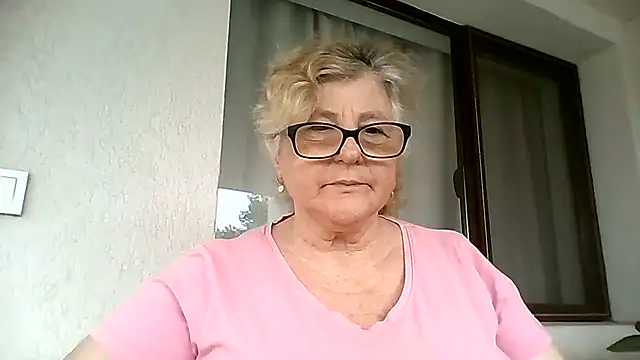 Snapshot of NoraMelow chatting on 9, 8, 2026 NoraMelow online show from 9, 8, 2026