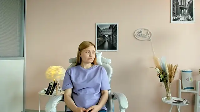 EloiseAlmario online show from 19, 6, 2026