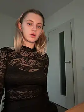 Snapshot of blondiedoll chatting on 2, 7, 2026 blondiedoll online show from 2, 7, 2026