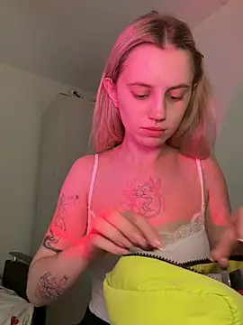 Snapshot of blondiedoll chatting on 6, 7, 2026 blondiedoll online show from 6, 7, 2026