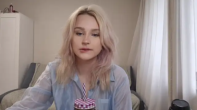 Snapshot of BloomMoon chatting on 20, 6, 2026 BloomMoon online show from 20, 6, 2026