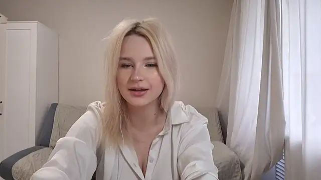 Snapshot of BloomMoon chatting on 23, 6, 2026 BloomMoon online show from 23, 6, 2026