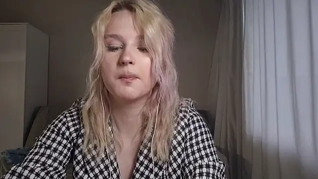 Snapshot of BloomMoon chatting on 30, 6, 2026 BloomMoon online show from 30, 6, 2026