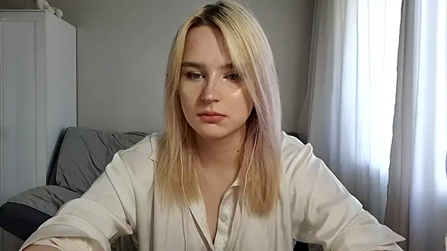 Snapshot of BloomMoon chatting on 5, 7, 2026 BloomMoon online show from 5, 7, 2026