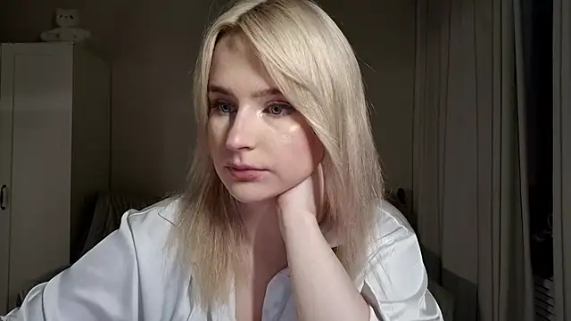 Snapshot of BloomMoon chatting on 28, 7, 2026 BloomMoon online show from 28, 7, 2026