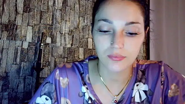 Snapshot of Ellara- chatting on 19, 6, 2026 Ellara- online show from 19, 6, 2026