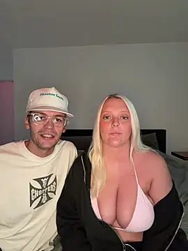 Snapshot of Blondebarbie21 chatting on 6, 8, 2026 Blondebarbie21 online show from 6, 8, 2026