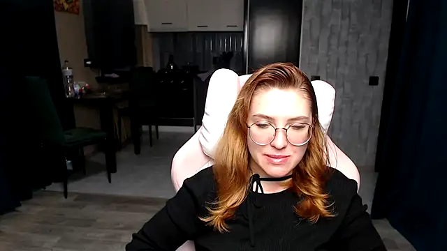 Reginasmilee online show from 6, 11, 2025