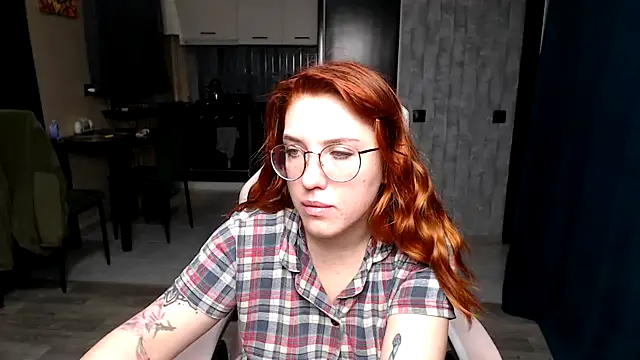 Reginasmilee online show from 5, 12, 2025