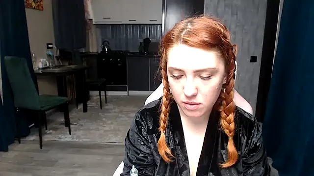 Reginasmilee online show from 6, 4, 2026