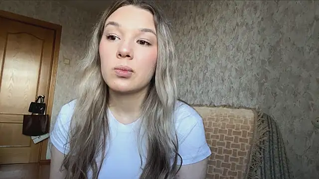 Snapshot of AminaGirl chatting on 24, 6, 2026 AminaGirl online show from 24, 6, 2026
