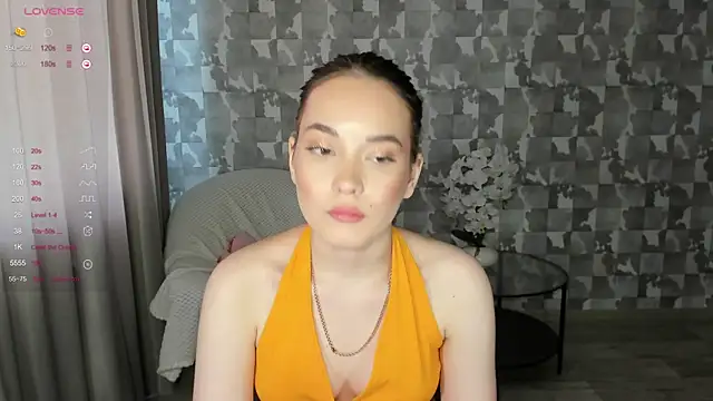 Snapshot of E_mil_y chatting on 28, 7, 2026 E mil y online show from 28, 7, 2026