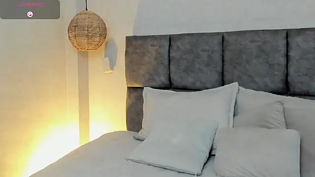vera  lux online show from 4, 8, 2026