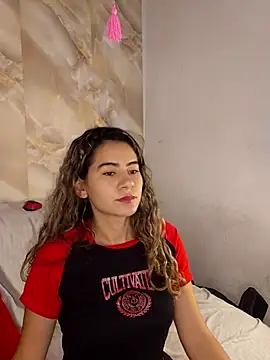 Snapshot of yeily_3 chatting on 10, 7, 2026 yeily 3 online show from 10, 7, 2026