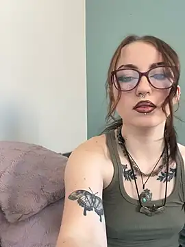 Ellie Whitfield online show from 3, 7, 2026