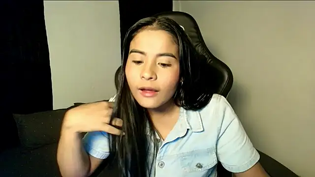 Snapshot of Kiara_Naomi chatting on 7, 7, 2026 Kiara Naomi online show from 7, 7, 2026