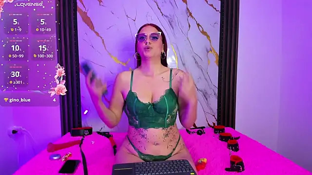 Snapshot of Lilhi_moon_ chatting on 8, 7, 2026 Lilhi moon online show from 8, 7, 2026