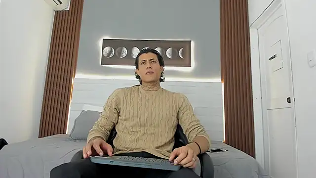 Snapshot of Damian_romanoff_ chatting on 8, 7, 2026 Damian romanoff online show from 8, 7, 2026