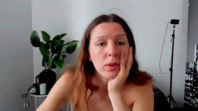 Snapshot of Lunaa_x44 chatting on 9, 7, 2026 Lunaa x44 online show from 9, 7, 2026