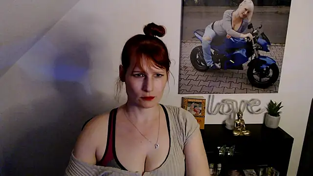 Snapshot of GileraBabe chatting on 9, 7, 2026 GileraBabe online show from 9, 7, 2026