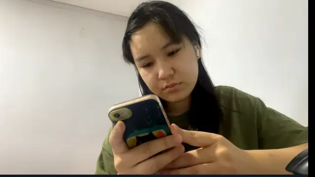 Snapshot of KaseyLeak chatting on 9, 7, 2026 KaseyLeak online show from 9, 7, 2026