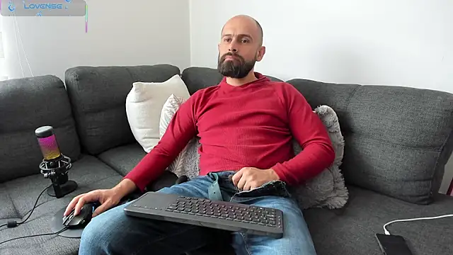 Snapshot of ezequiel_mobland chatting on 12, 7, 2026 ezequiel mobland online show from 12, 7, 2026