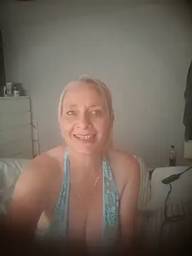 BellaUkCurvy online show from 28, 7, 2026