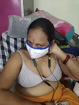 Snapshot of amudha143 chatting on 13, 7, 2026 amudha143 online show from 13, 7, 2026