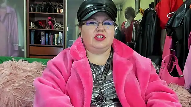 KaryQueen online show from 4, 12, 2024