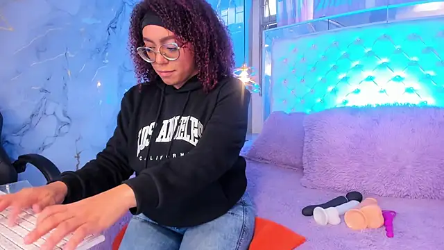 Snapshot of Mila-Trump chatting on 16, 7, 2026 Mila-Trump online show from 16, 7, 2026