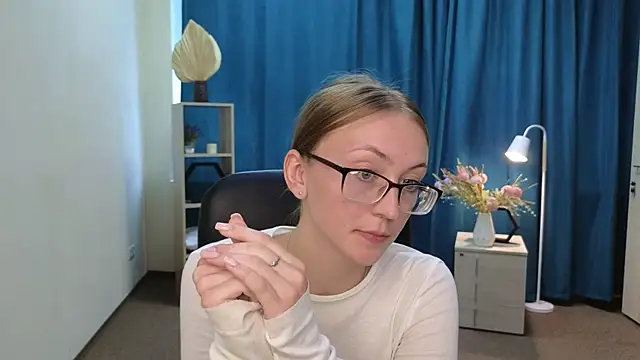 Snapshot of AlonaGolembeski chatting on 13, 7, 2026 AlonaGolembeski online show from 13, 7, 2026
