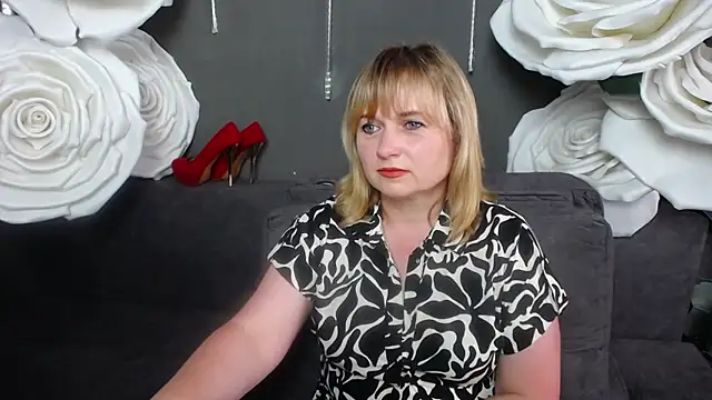 Snapshot of KiraSmiling chatting on 14, 7, 2026 KiraSmiling online show from 14, 7, 2026