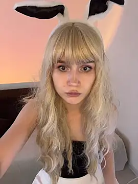 Charlotte Pretty online show from 14, 7, 2026