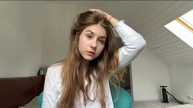 AriaToya online show from 15, 7, 2026