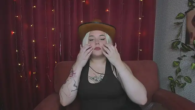 Snapshot of Mona_Dream chatting on 19, 7, 2026 Mona Dream online show from 19, 7, 2026