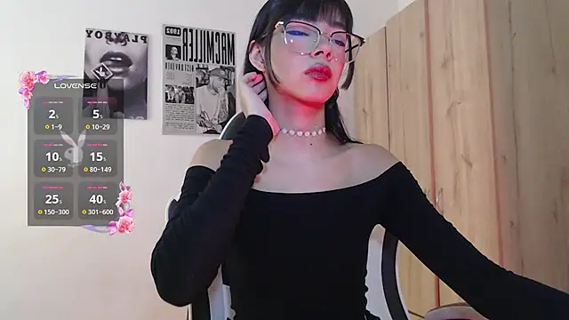 Snapshot of RavenLaurent chatting on 17, 7, 2026 RavenLaurent online show from 17, 7, 2026