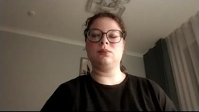 Snapshot of MulaVixen chatting on 19, 7, 2026 MulaVixen online show from 19, 7, 2026