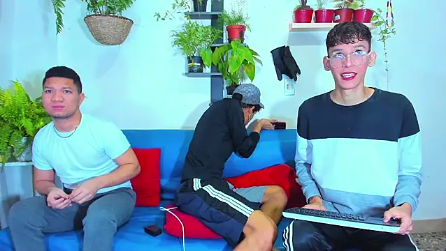 Snapshot of AverageDirtyBoys chatting on 21, 7, 2026 AverageDirtyBoys online show from 21, 7, 2026