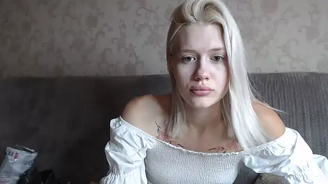Snapshot of BlondyLedy chatting on 22, 7, 2026 BlondyLedy online show from 22, 7, 2026