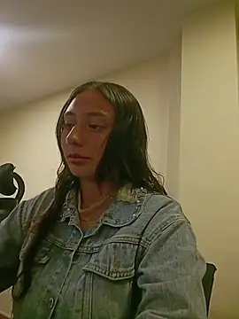 Snapshot of caroline_bennett chatting on 24, 7, 2026 caroline bennett online show from 24, 7, 2026