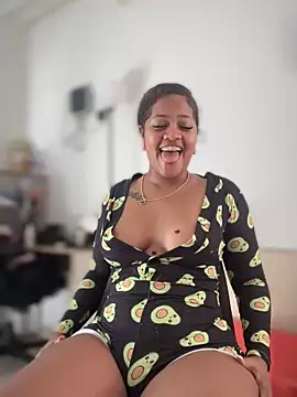 Snapshot of riri_brunnete chatting on 25, 12, 2024 riri brunnete online show from 25, 12, 2024