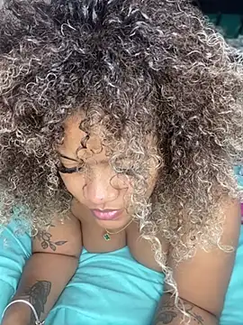 Snapshot of riri_brunnete chatting on 29, 12, 2024 riri brunnete online show from 29, 12, 2024