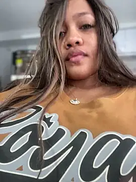 Snapshot of riri_brunnete chatting on 12, 1, 2025 riri brunnete online show from 12, 1, 2025