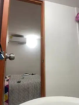 Snapshot of riri_brunnete chatting on 24, 2, 2025 riri brunnete online show from 24, 2, 2025