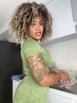 Snapshot of riri_brunnete chatting on 5, 3, 2025 riri brunnete online show from 5, 3, 2025