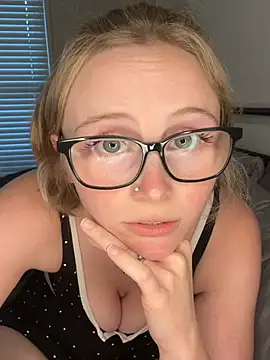 Snapshot of Kat_peachyy26 chatting on 23, 7, 2026 Kat peachyy26 online show from 23, 7, 2026