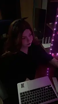 JosieLawton online show from 26, 7, 2026