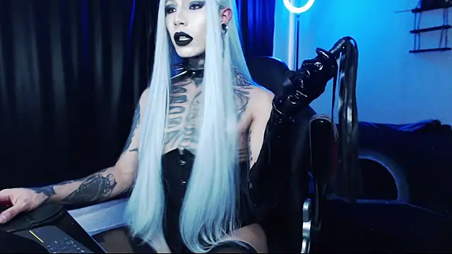 Snapshot of april_simons2 chatting on 3, 11, 2025 april simons2 online show from 3, 11, 2025