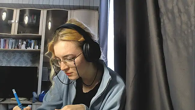 Adelinetre online show from 30, 7, 2026