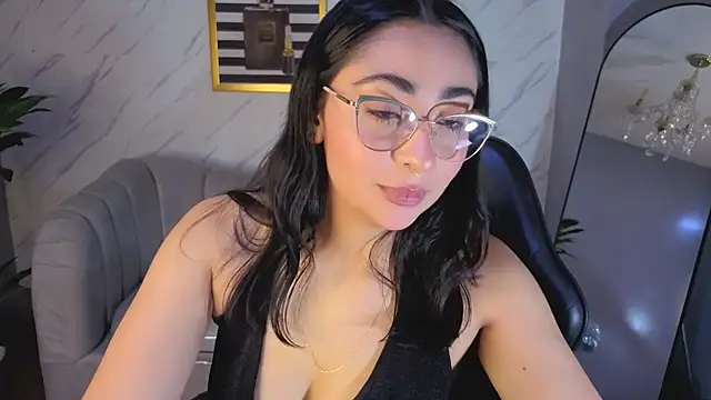Snapshot of sara_lux_t chatting on 1, 8, 2026 sara lux t online show from 1, 8, 2026